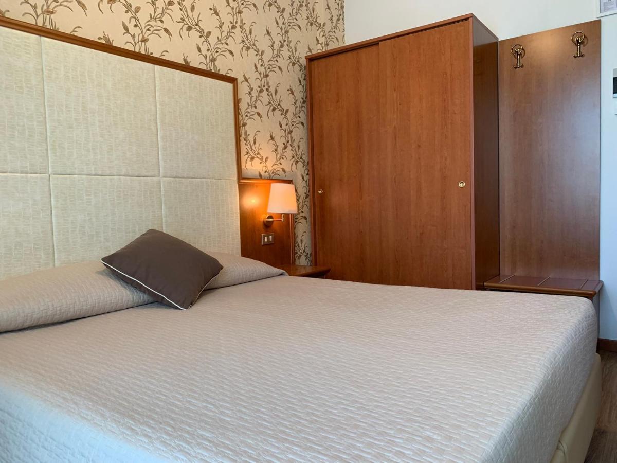 רימיני Hotel Apollo מראה חיצוני תמונה