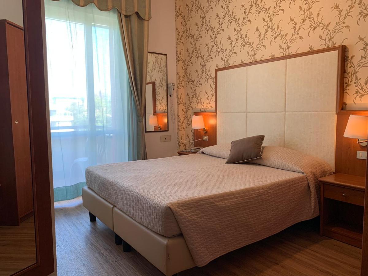 רימיני Hotel Apollo מראה חיצוני תמונה